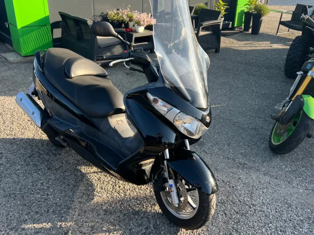 Suzuki Burgman UH 200 – fotografia 2 z 8