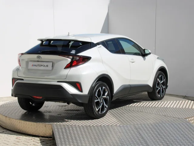 Toyota C-HR 1.2 Turbo 85 kW – fotografia 5 z 15