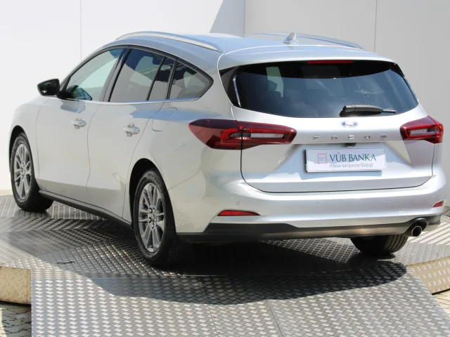 Ford Focus Combi Titanium 1.5 EcoBlue 115k A8 – fotografia 6 z 15