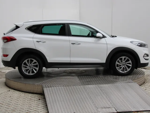 Hyundai Tucson 2.0 CRDi Style 4x4 A/T – fotografia 6 z 15