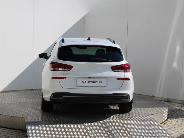 Hyundai i30 CW Family 1.5 T-GDi MHEV – fotografia 5 z 15