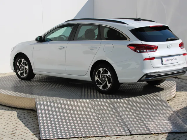 Hyundai i30 CW Family 1.5 T-GDi MHEV – fotografia 3 z 15