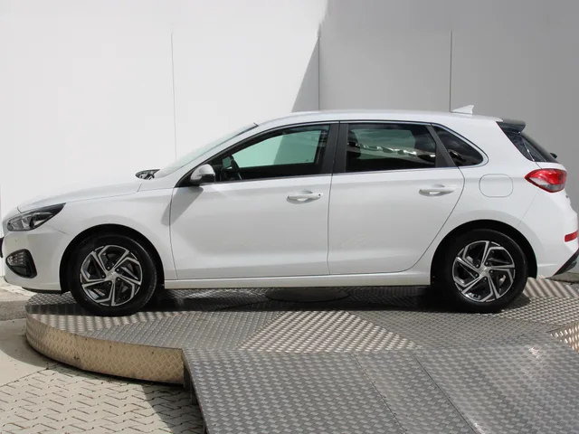 Hyundai i30 1.6 CRDi 85 kW – fotografia 2 z 15