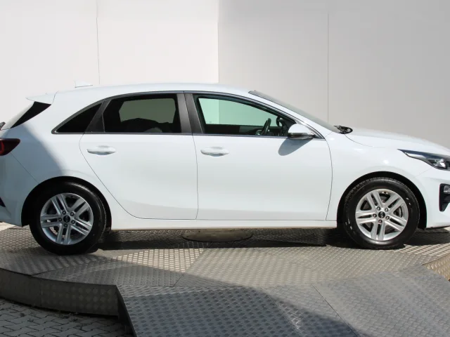 Kia Ceed 1.5 T-GDi Gold – fotografia 6 z 15
