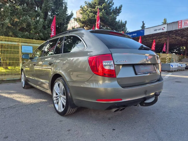 Škoda Superb Combi 3.6 FSI V6 4x4 Business DSG – fotografia 4 z 15