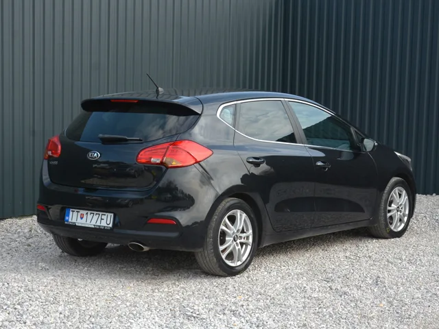 KIA Cee'd 1.6 CRDi – fotografia 5 z 15