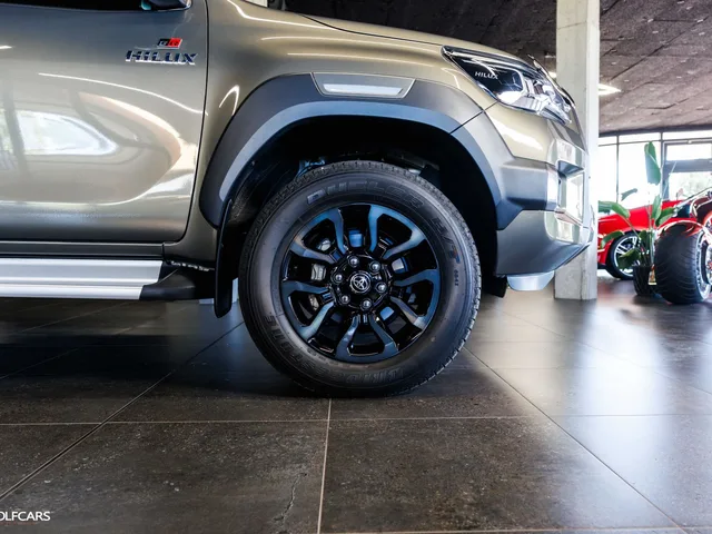 Toyota Hilux 2.8 D-4D Invincible – fotografia 4 z 15