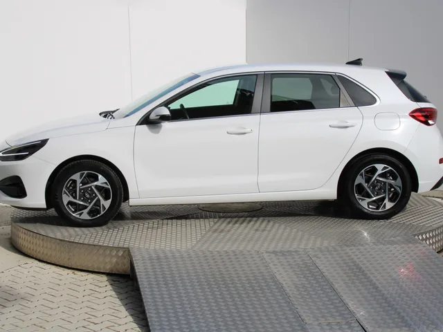 Hyundai i30 1.0 T-GDi Family – fotografia 2 z 15