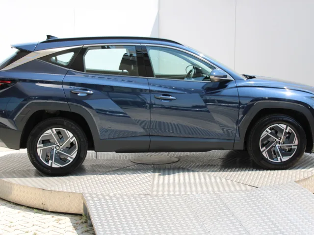 Hyundai Tucson 1,6 T-GDi HEV Family – fotografia 6 z 15