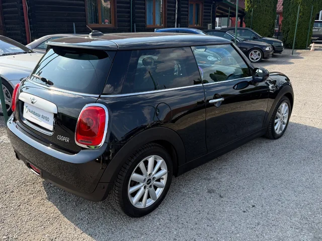 Mini Cooper 1.5 – fotografia 6 z 15