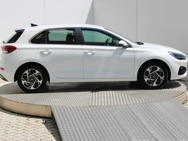 Hyundai i30 Family 1,5 DPi – fotografia 6 z 15
