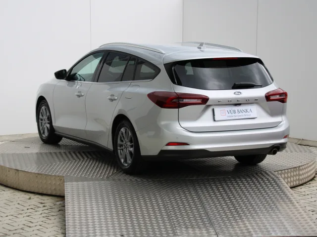 Ford Focus Combi 1.5 EcoBlue Titanium – fotografia 6 z 15