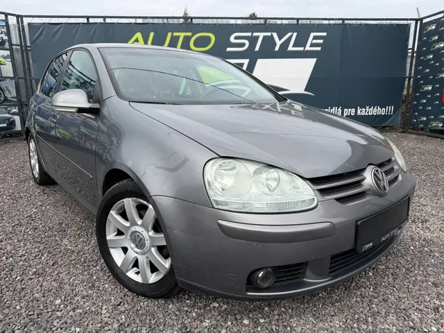 Volkswagen Golf 1.6 FSI Trendline – fotografia 2 z 15