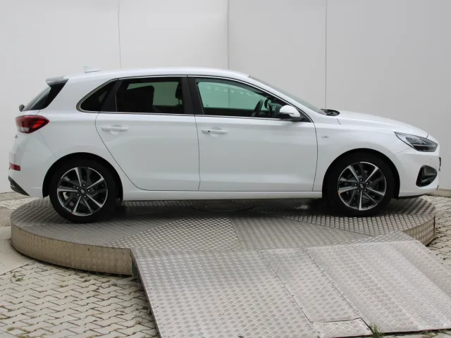 Hyundai i30 1.6 CRDi Style – fotografia 6 z 15