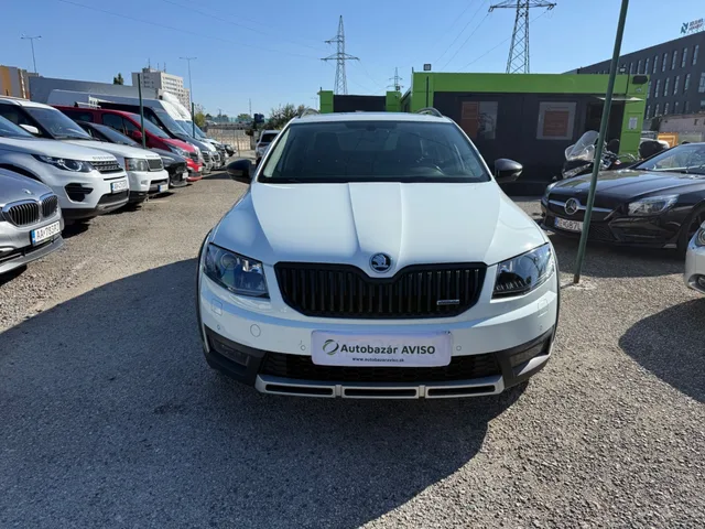 Škoda Octavia Combi 2.0 TDI Edition 4x4 DSG – fotografia 2 z 15