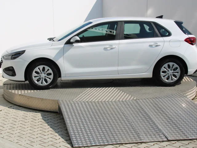 Hyundai i30 Comfort 1,5 DPi – fotografia 2 z 15
