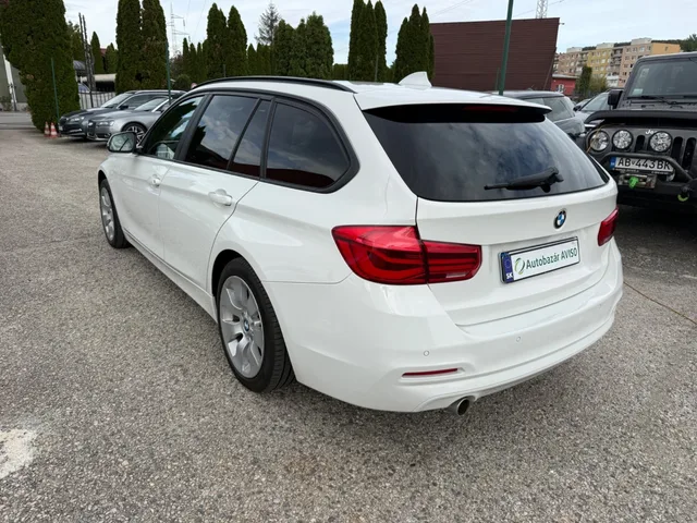 BMW Rad 3 Touring 318d xDrive – fotografia 4 z 15