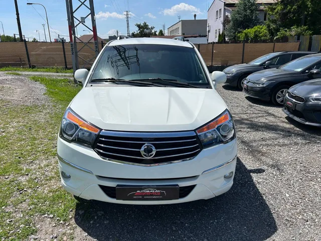 SsangYong Rodius 2.2 Diesel – fotografia 2 z 13