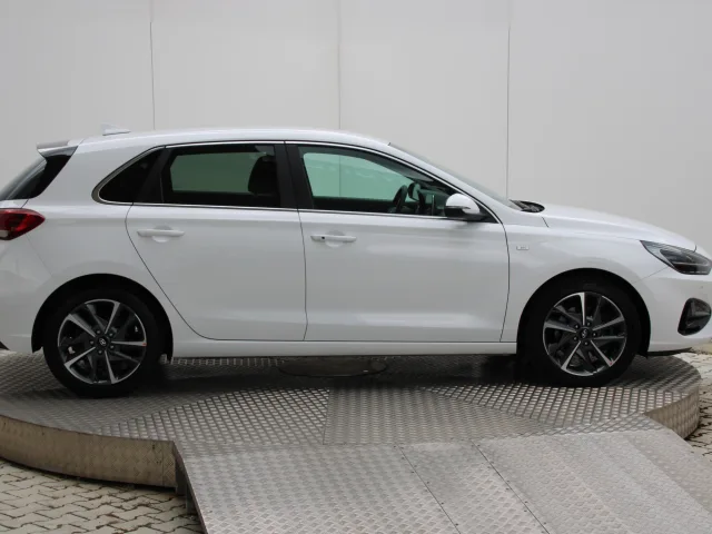 Hyundai i30 1.6 CRDi Style – fotografia 6 z 15