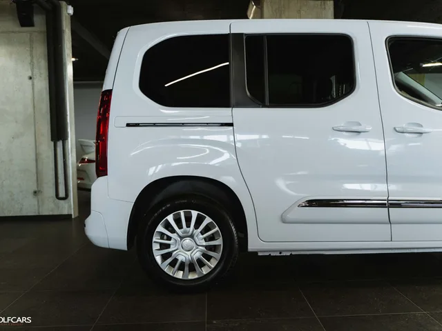 Toyota Proace City Verso Shuttle 1.5D 75kW – fotografia 5 z 15