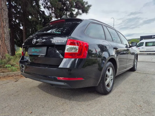 Škoda Octavia Combi 1.6 TDI Ambition – fotografia 4 z 15