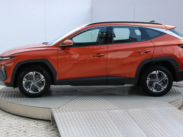 Hyundai Tucson Family 1.6 T-GDi HEV 158 kW A/T – fotografia 2 z 15