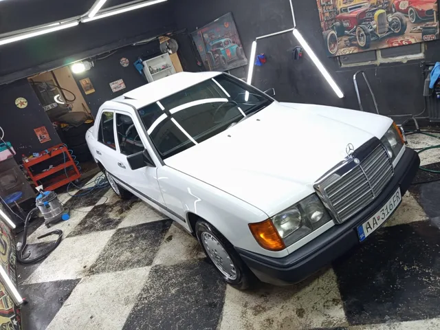 Mercedes-Benz 200 200D – fotografia 2 z 13