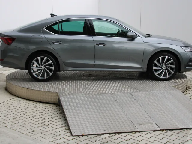 ŠKODA Octavia Style 2.0 TDI 110 kW – fotografia 6 z 15