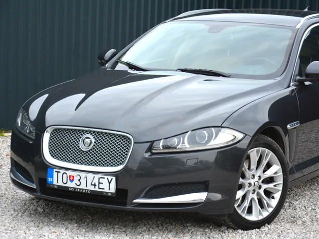 Jaguar XF 2.2 Sportbrake – fotografia 2 z 14