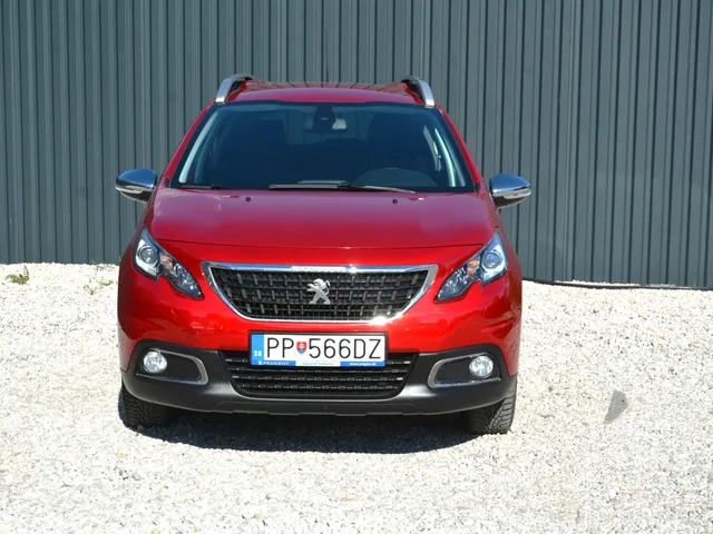 Peugeot 2008 1.2 PureTech Style – fotografia 3 z 15