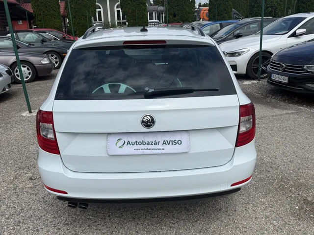 Škoda Superb Combi 2.0 TDI Elegance DSG – fotografia 5 z 15