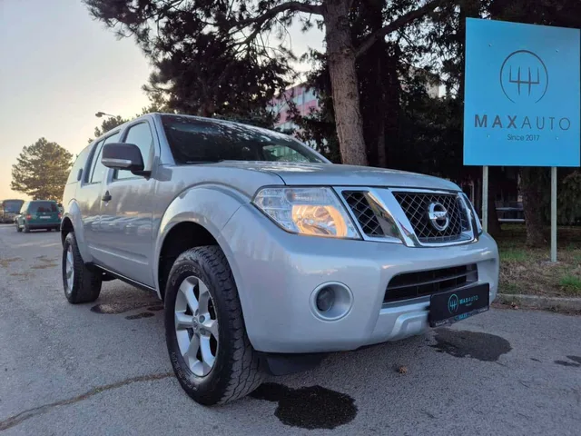 Nissan Pathfinder 2.5 dCi SE – zdjęcie 2 z 15