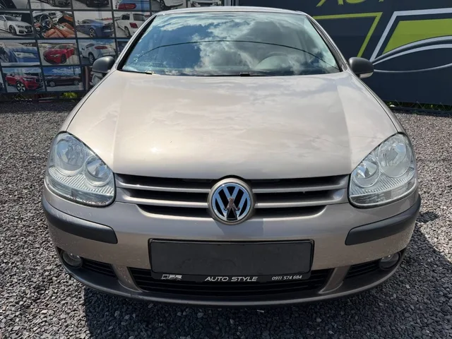 Volkswagen Golf 1.6 FSI Trend – fotografia 3 z 15
