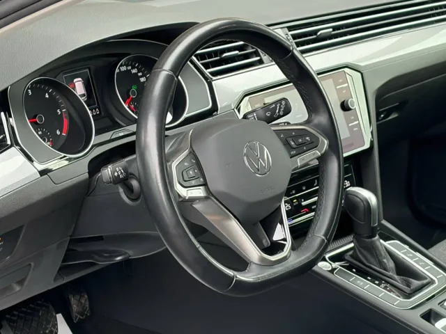 Volkswagen Passat Variant 2.0 TDI Business DSG – fotografia 2 z 14