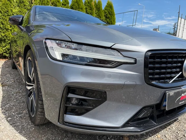Volvo S60 B4 Momentum Pro A/T – fotografia 4 z 13