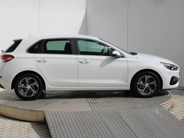 Hyundai i30 1.6 CRDi 85 kW – fotografia 6 z 15