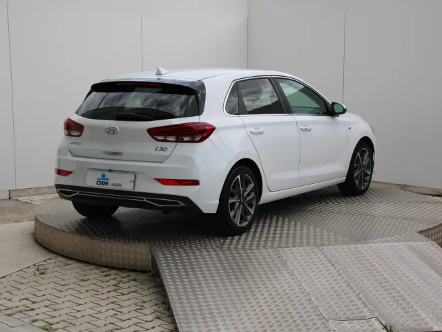 Hyundai i30 1.6 CRDi Style – fotografia 5 z 15