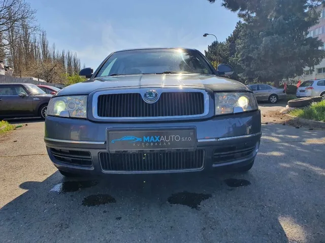 Škoda Superb 1.9 TDI Elegance – fotografia 2 z 15