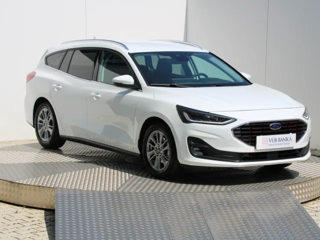 Ford Focus Combi 1.5 EcoBlue Titanium – fotografia 2 z 15