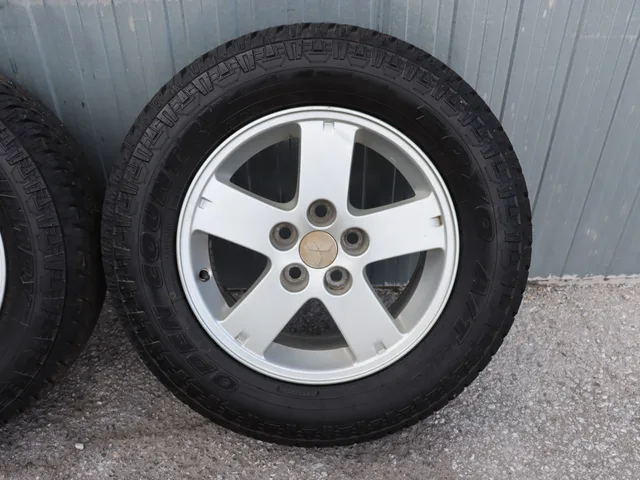 Al. disky na Mitsubishi Outlander 215/70 R16 – fotografia 5 z 11