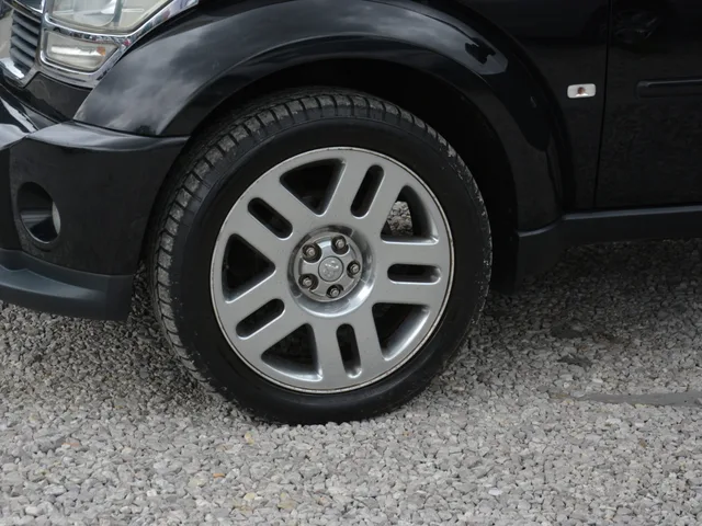 Dodge Nitro 2.8 CRD 4x4 – fotografia 4 z 13