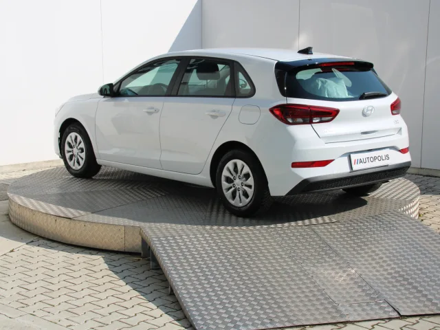 Hyundai i30 Comfort 1,5 DPi – fotografia 3 z 15