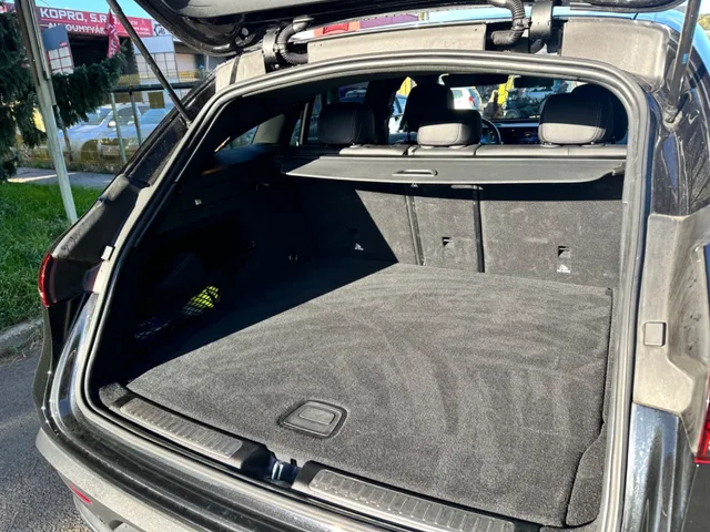 Mercedes-Benz EQC 400 4MATIC AMG Line – zdjęcie 6 z 15
