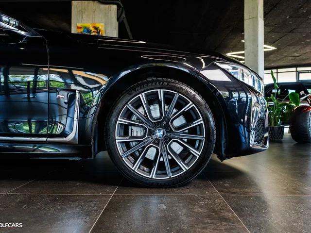 BMW 745Le xDrive M-Sport – fotografia 4 z 15