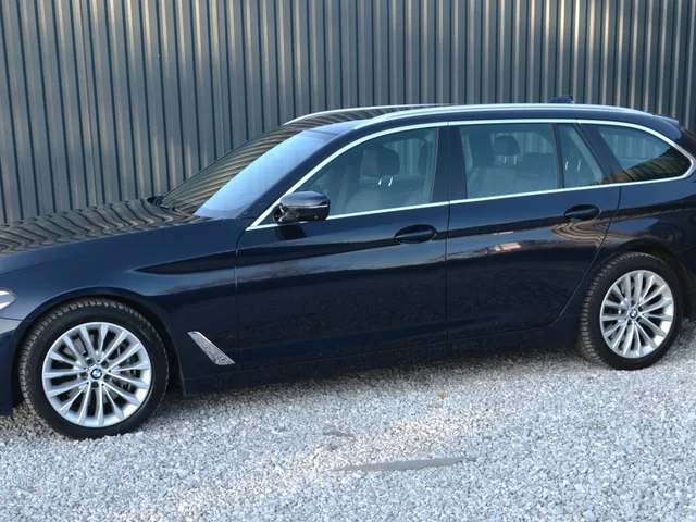 BMW 5 Series Touring 540d xDrive – fotografia 2 z 15