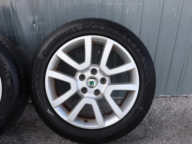 Škoda Yeti – AL disky + pneu 225/50 R17 – fotografia 5 z 12