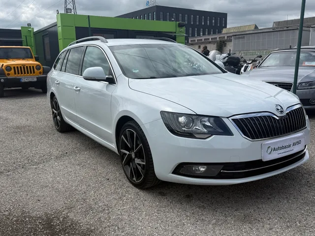 Škoda Superb Combi 2.0 TDI Elegance DSG – fotografia 3 z 15