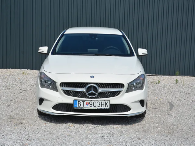 Mercedes-Benz CLA 1.6 Benzín – fotografia 4 z 15