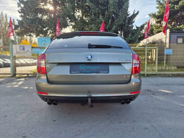 Škoda Superb Combi 3.6 FSI V6 4x4 Business DSG – fotografia 6 z 15