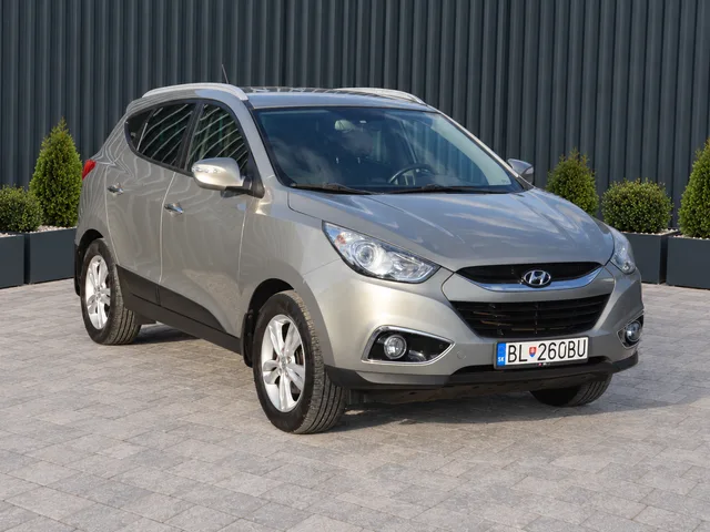 Hyundai ix35 2.0 CVVT 4x4 Automat – fotografia 6 z 15
